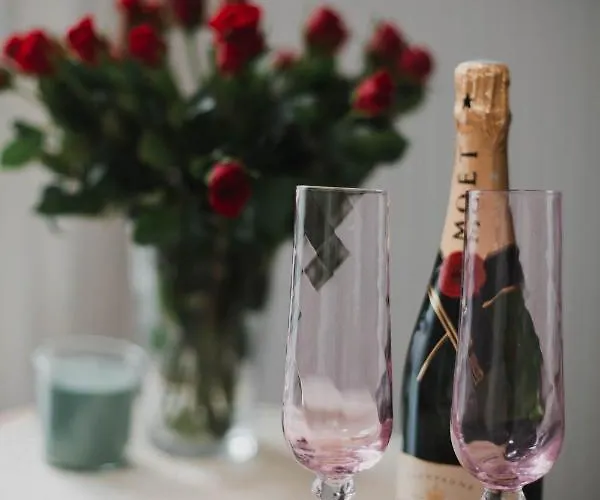 Lovely Nadolnik Daire